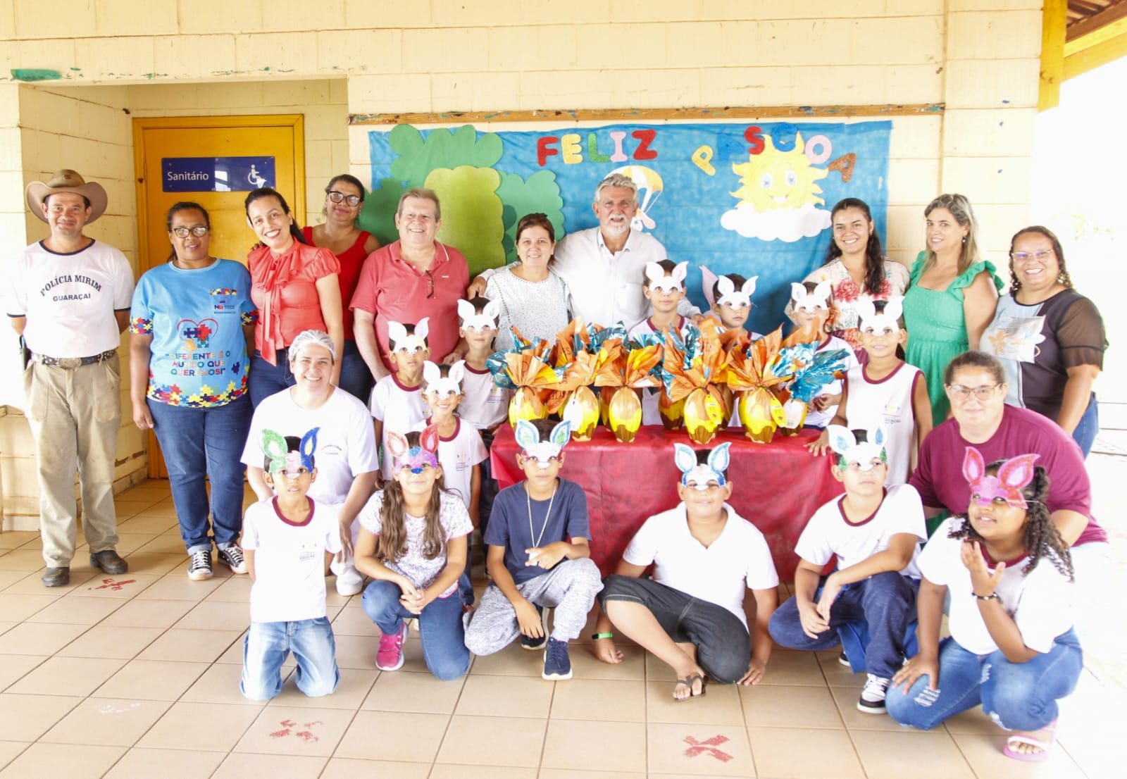 Alunos da rede municipal de ensino recebem ovos da Cacau Show